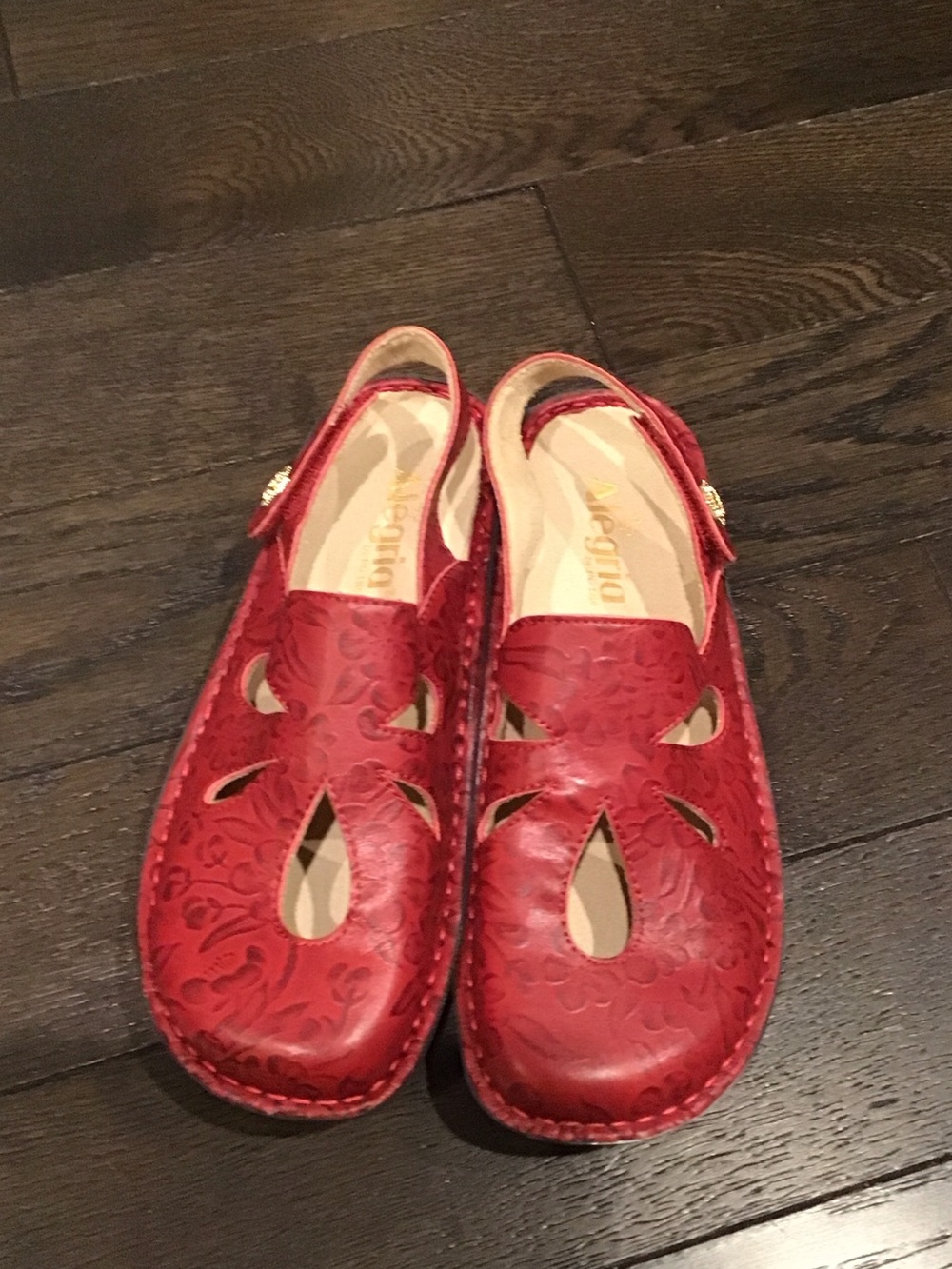 NWOB Algeria Red Floral Cutout Leather Slingback Clogs. 37